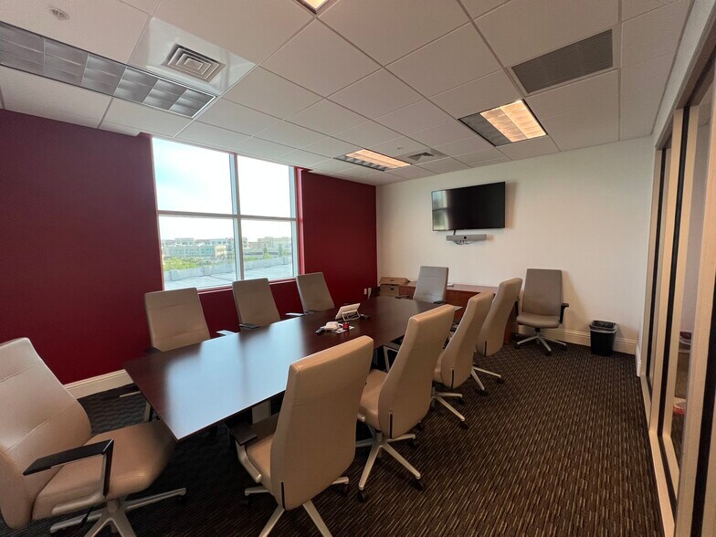 More Photos Of 999 Vanderbilt Beach Rd, Naples Office For Lease