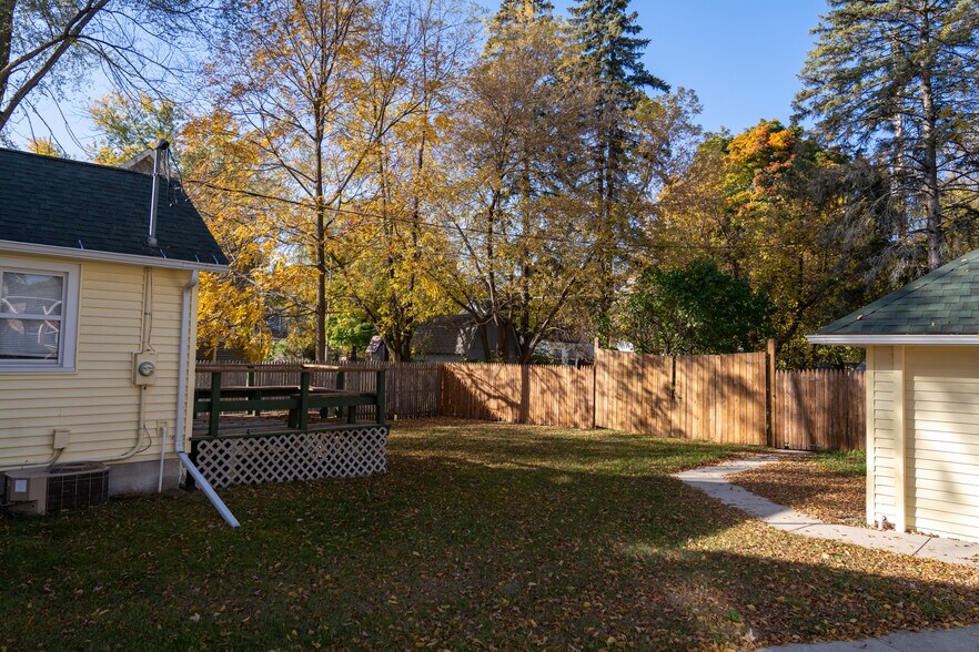 More Photos Of 218 S Washington St, Mt Pleasant Office For Sale