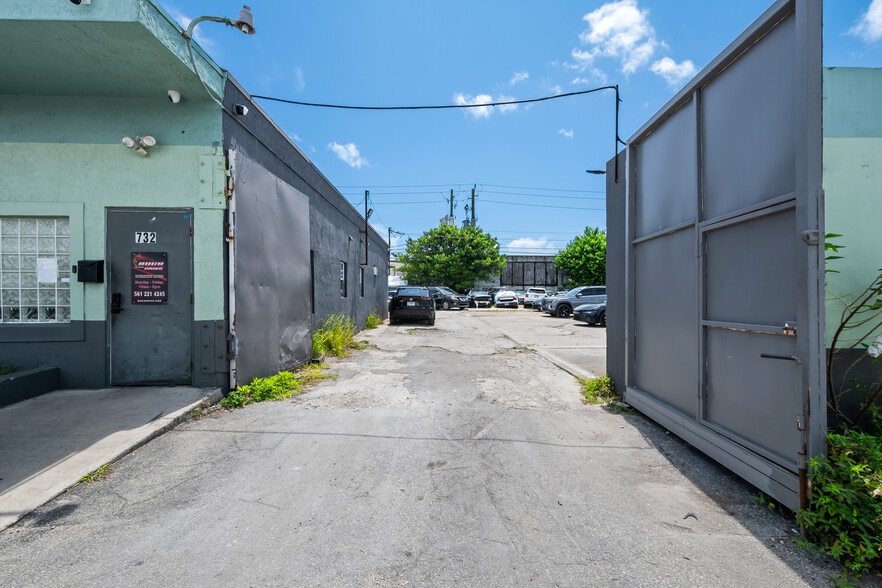 More Photos Of 724-732 NW 8th Ave ave, Fort Lauderdale Industrial For Sale