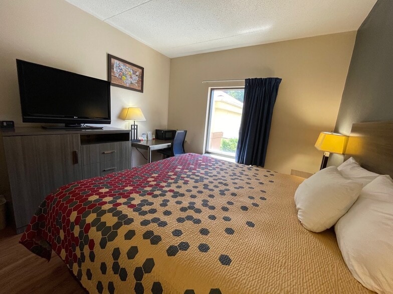 More Photos Of 150 Browns Ferry Rd, Chattanooga Hotel For Sale