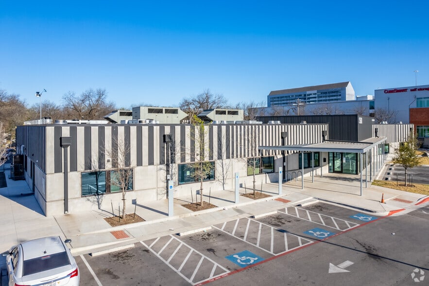 More Photos Of 5610 N Interstate 35, Austin Restaurant For Lease