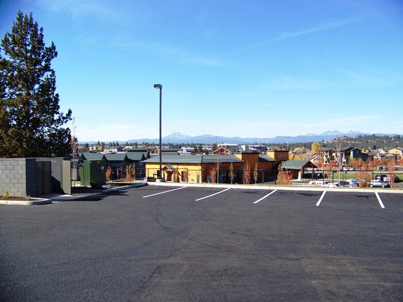 More Photos Of 255 SW Bluff Dr, Bend Medical For Sale