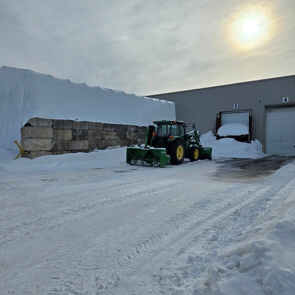More Photos Of 440 Boul Industriel, St-Eustache Warehouse For Sale