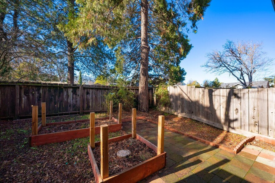 More Photos Of 960 Marlene St, Ukiah Apartments For Sale