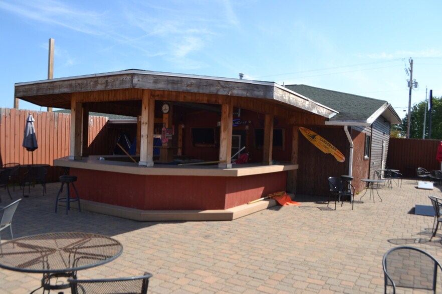 More Photos Of 1110 W Campus Ave, Wausau General Retail For Sale