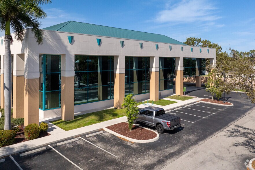 More Photos Of 15051 S Tamiami Trl, Fort Myers Office For Sale