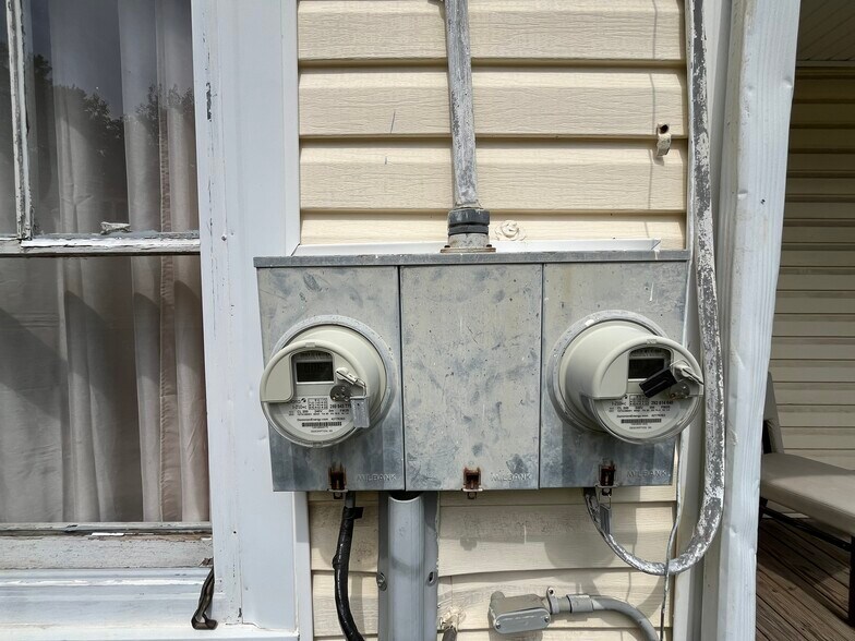More Photos Of 927 Farmer St, Petersburg Apartments For Sale