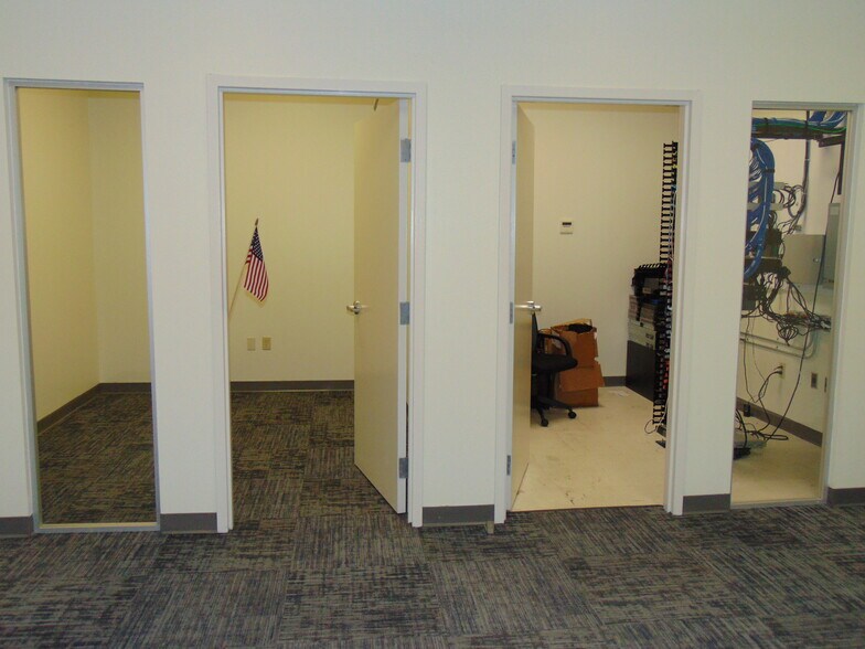 More Photos Of 4913 W Laurel St, Tampa Flex For Lease