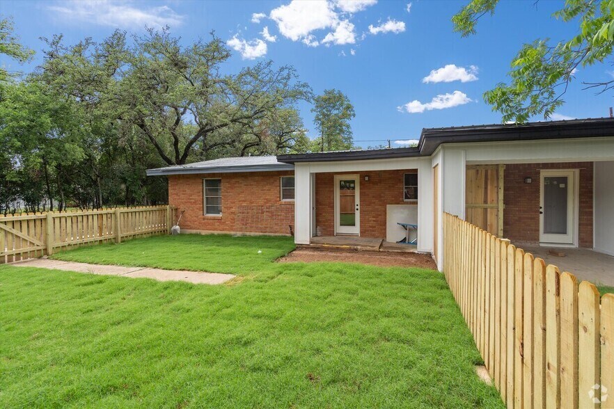 More Photos Of 10205 Old Manchaca Rd, Austin Flex For Lease