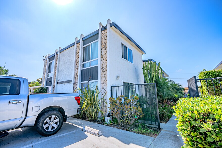 More Photos Of 725-727 Boulevard Ave, Imperial Beach Apartments For Sale