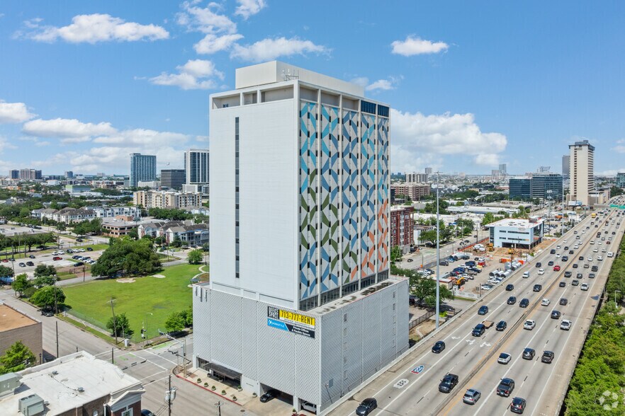 Primary Photo Of 2000 Crawford St, Houston Office For Sale