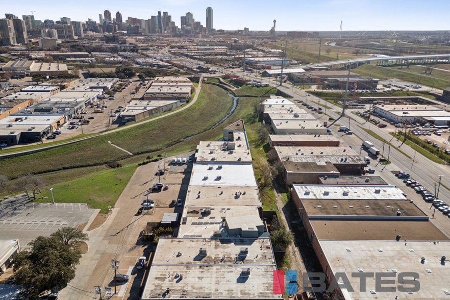 More Photos Of 2315 Farrington St, Dallas Showroom For Lease