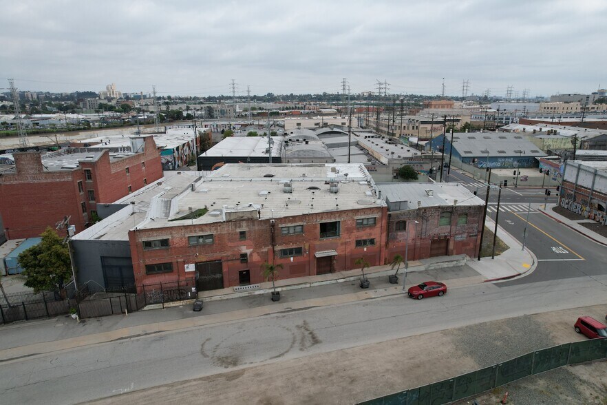 More Photos Of 1727 N Spring St, Los Angeles Industrial For Sale