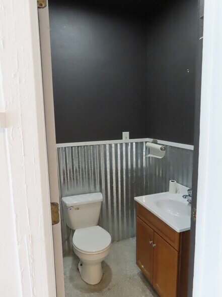 More Photos Of 180 3rd st, Harrisburg Light Manufacturing For Lease