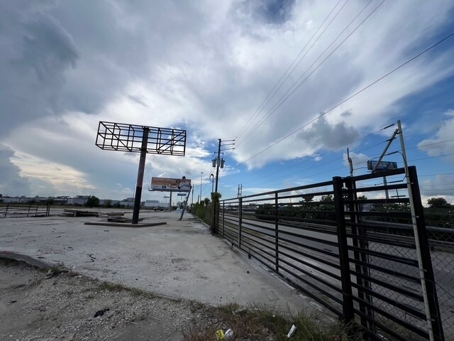 More Photos Of 4900 North Fwy, Houston Land For Lease