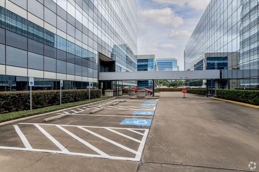 More Photos Of 1250 W Sam Houston Pky, Houston Office For Lease