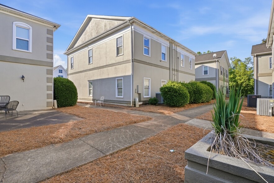 More Photos Of 5808 Monroe Rd, Charlotte Office For Sale