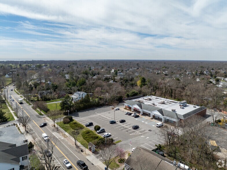 More Photos Of 107-115 S Country Rd, Bellport Village Storefront For Lease
