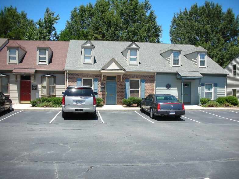 More Photos Of 1919 Boulevard St, Greensboro Office For Lease