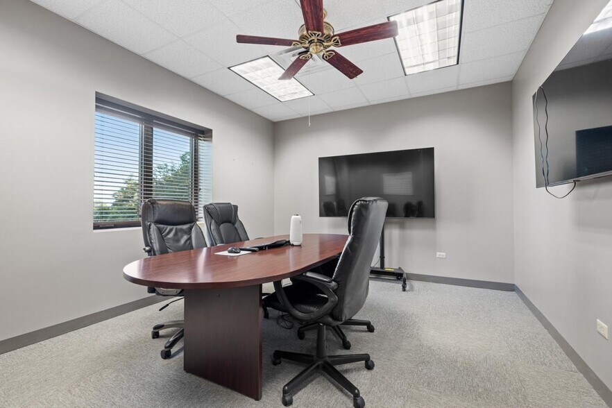 More Photos Of 13412 W 159th St, Homer Glen Showroom For Sale