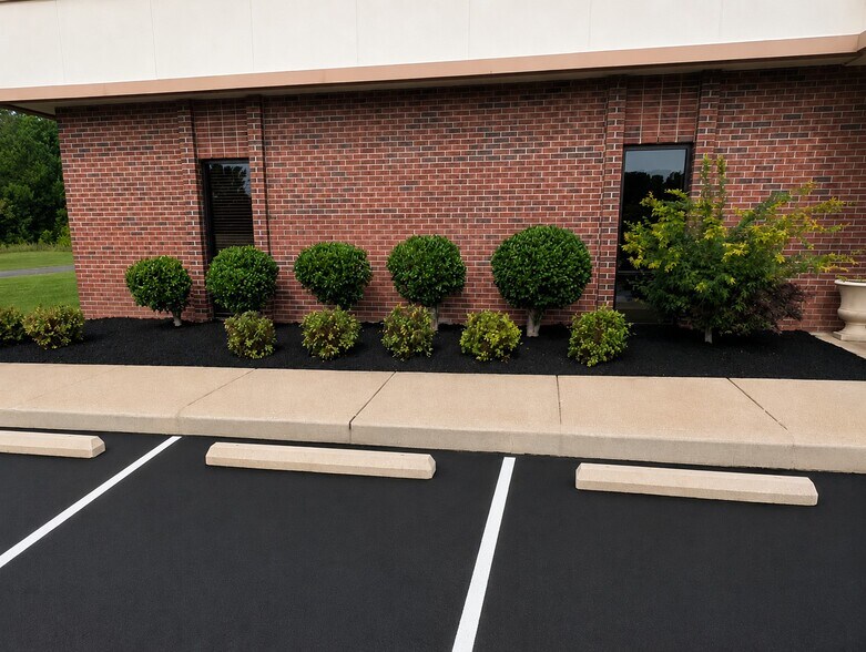 More Photos Of 115 Highway 641 S, Camden Office For Lease