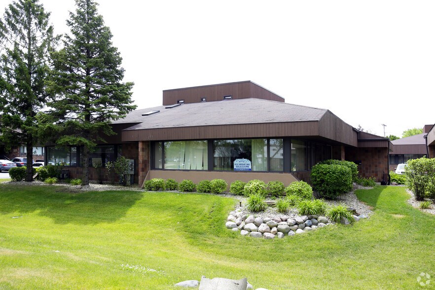 More Photos Of 16W343 83rd St, Burr Ridge Unknown For Lease