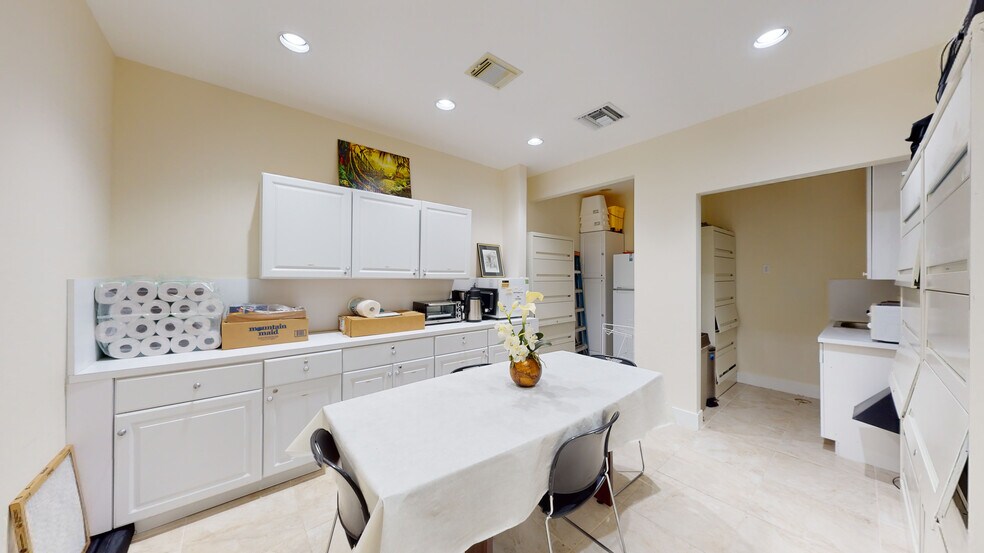 More Photos Of 235 W 49th St, Hialeah Medical For Sale