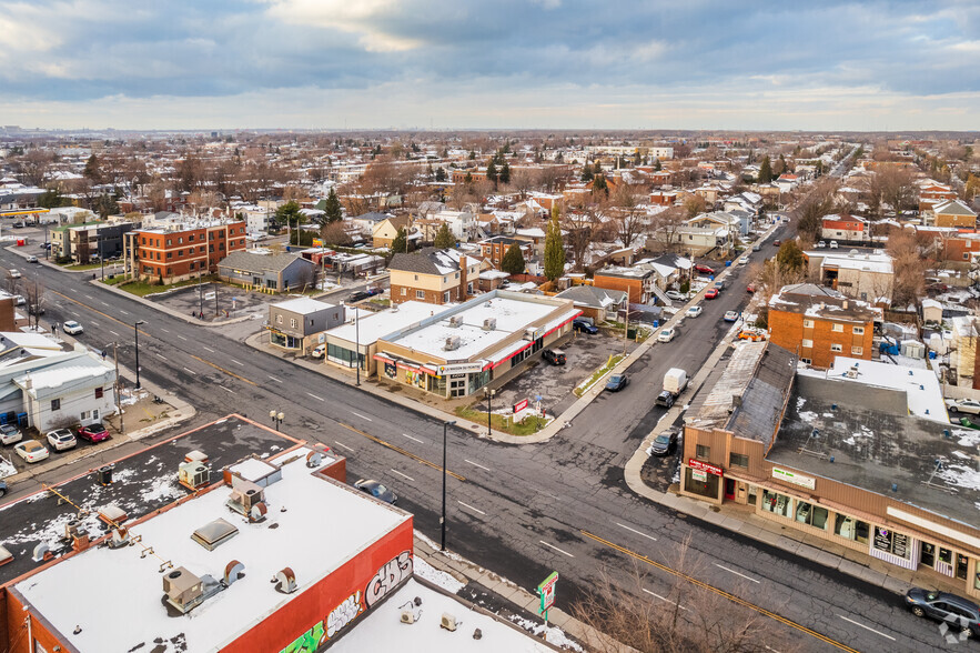 Primary Photo Of 2203 Ch De Chambly, Longueuil Storefront For Sale