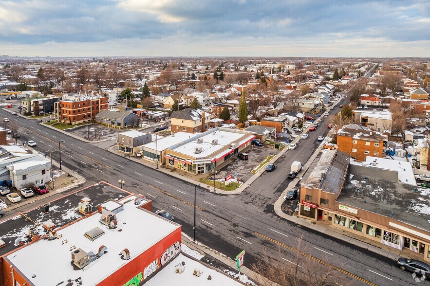 More Photos Of 2203 Ch De Chambly, Longueuil Storefront For Sale