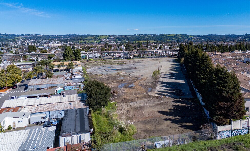 More Photos Of 10901 Russet St, Oakland Land For Sale