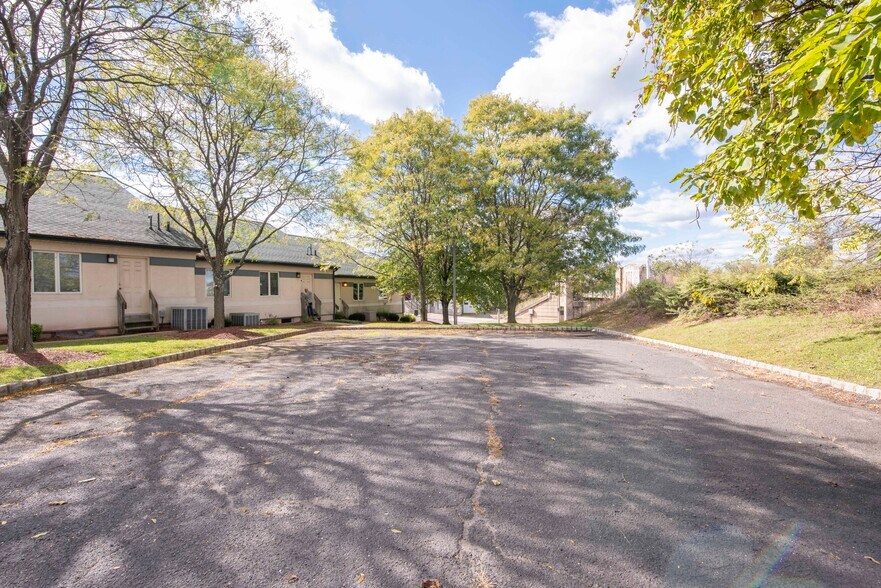 More Photos Of 17-19 S Main St, Manville Loft Creative Space For Lease