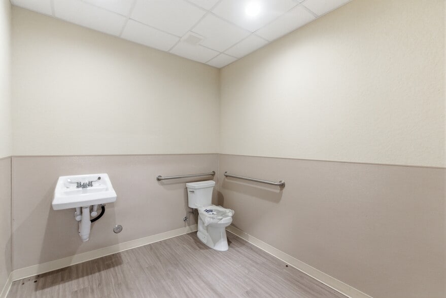 More Photos Of 764 Soechting Rd, New Braunfels Unknown For Lease