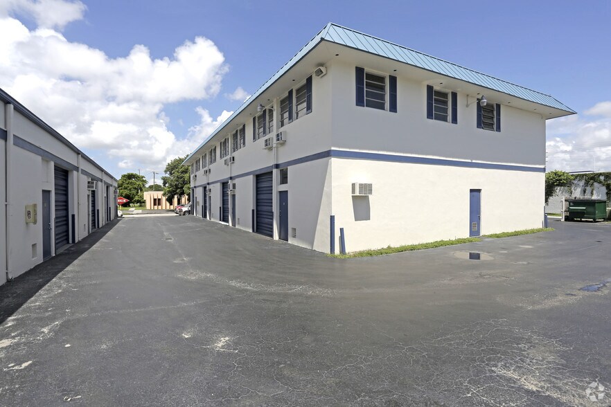 More Photos Of 3350 SW 3rd Ave, Fort Lauderdale Showroom For Sale