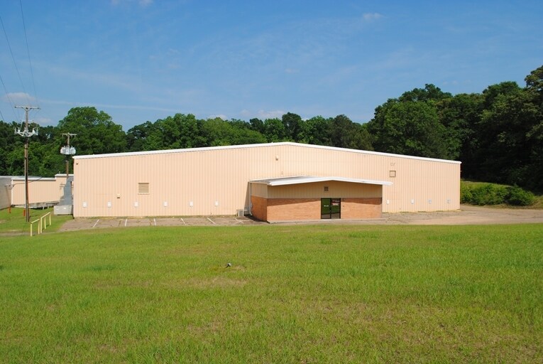 Primary Photo Of 1024 Highpoint Rd, Summit Distribution For Sale
