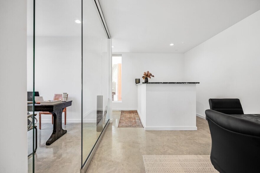 More Photos Of 2208 Lake Austin Blvd, Austin Office Residential For Sale