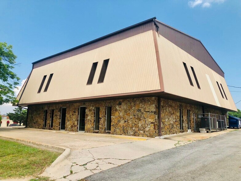 More Photos Of 1016 W Maple Ave, Duncan Office For Sale