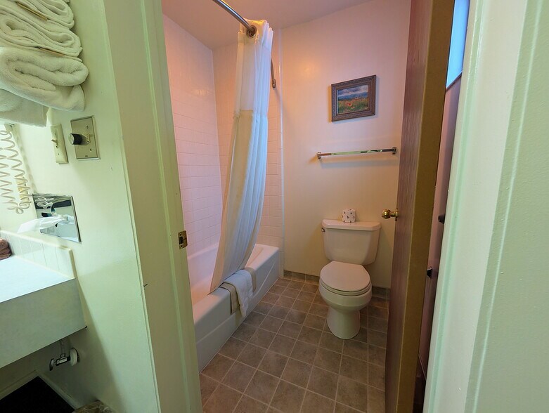 More Photos Of 145 N Main St, Manti Hotel For Sale