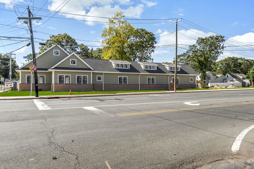 Primary Photo Of 8 Idle Hour Blvd, Oakdale Medical For Lease