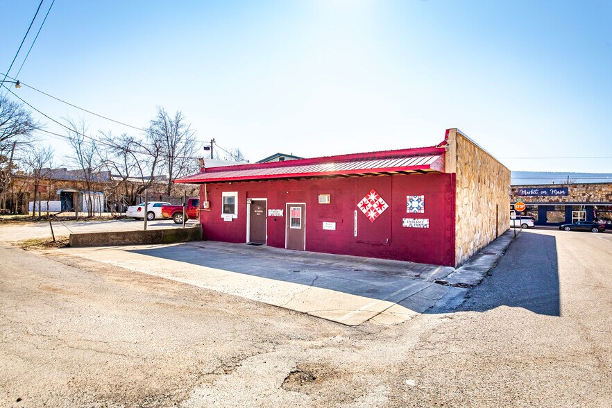 More Photos Of 223 W Main St, Mountain View Storefront For Sale