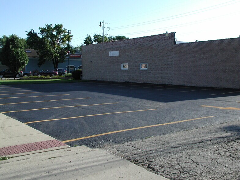 More Photos Of 909 E 31st St, La Grange Park Office For Sale