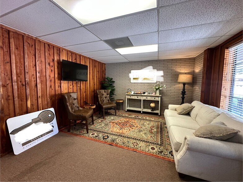 More Photos Of 120 S Charlton St, Woodville Office For Sale