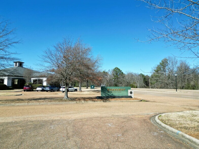 More Photos Of 601 Crescent Blvd, Madison Office For Lease