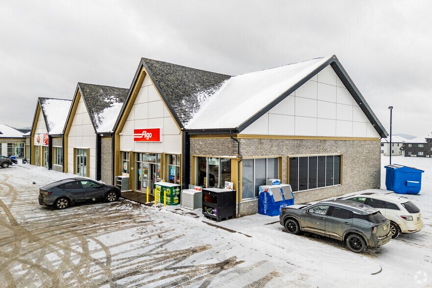 More Photos Of 136 Robitaille, Granby Service Station For Lease