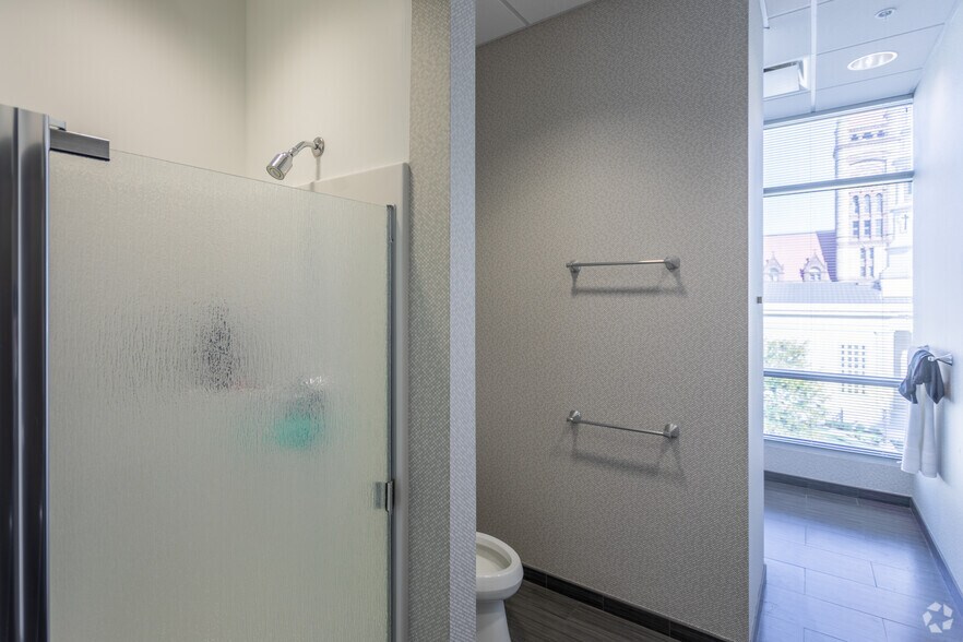 More Photos Of 655 Plum St, Cincinnati Office For Sale