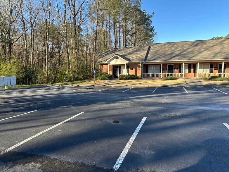 More Photos Of 650 Hillcrest Rd, Lilburn Medical For Lease