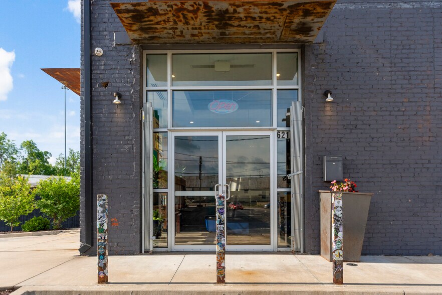 More Photos Of 621 S Kenosha Ave, Tulsa Auto Repair For Sale