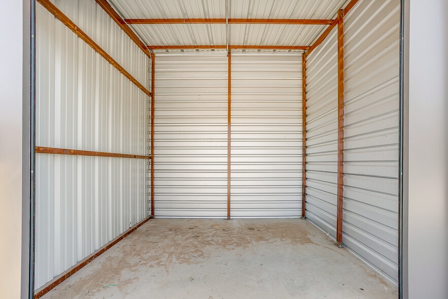 More Photos Of 1321 Kerry ln, Azle Industrial For Sale