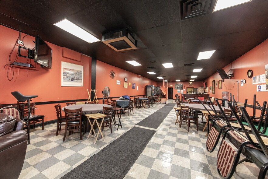 More Photos Of 5700-5716 N Western Ave, Chicago Storefront For Lease