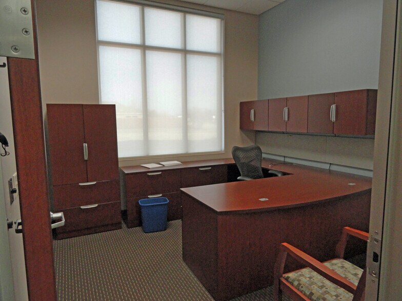 More Photos Of 3193 Voyager Dr, Green Bay Medical For Lease