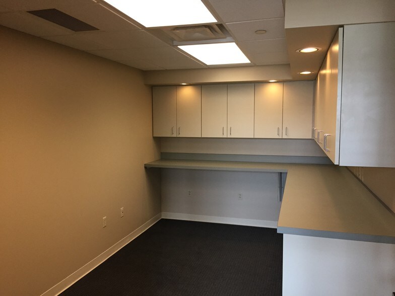 More Photos Of 415 Columbia St, Lafayette Office For Sale